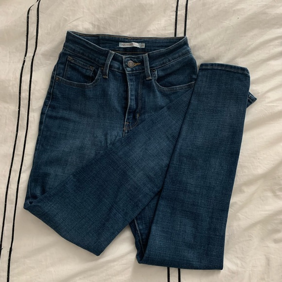 Levi’s high rise skinny jeans - Picture 2 of 4